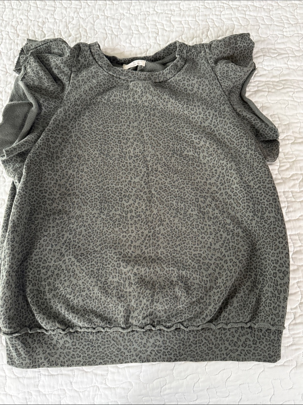 Anthropologie t.la Women's Olive Green Leopard Print Ruffle Sleeve Top